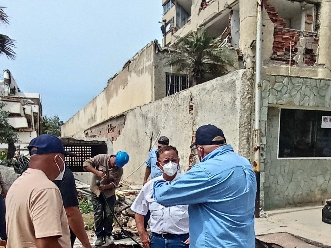 Ministro Alcalá supervisó recuperación de la red eléctrica en los circuitos de Caraballeda