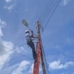 MPPEE instala luminarias solares en zonas de alto riesgo donde continúan labores de rescate