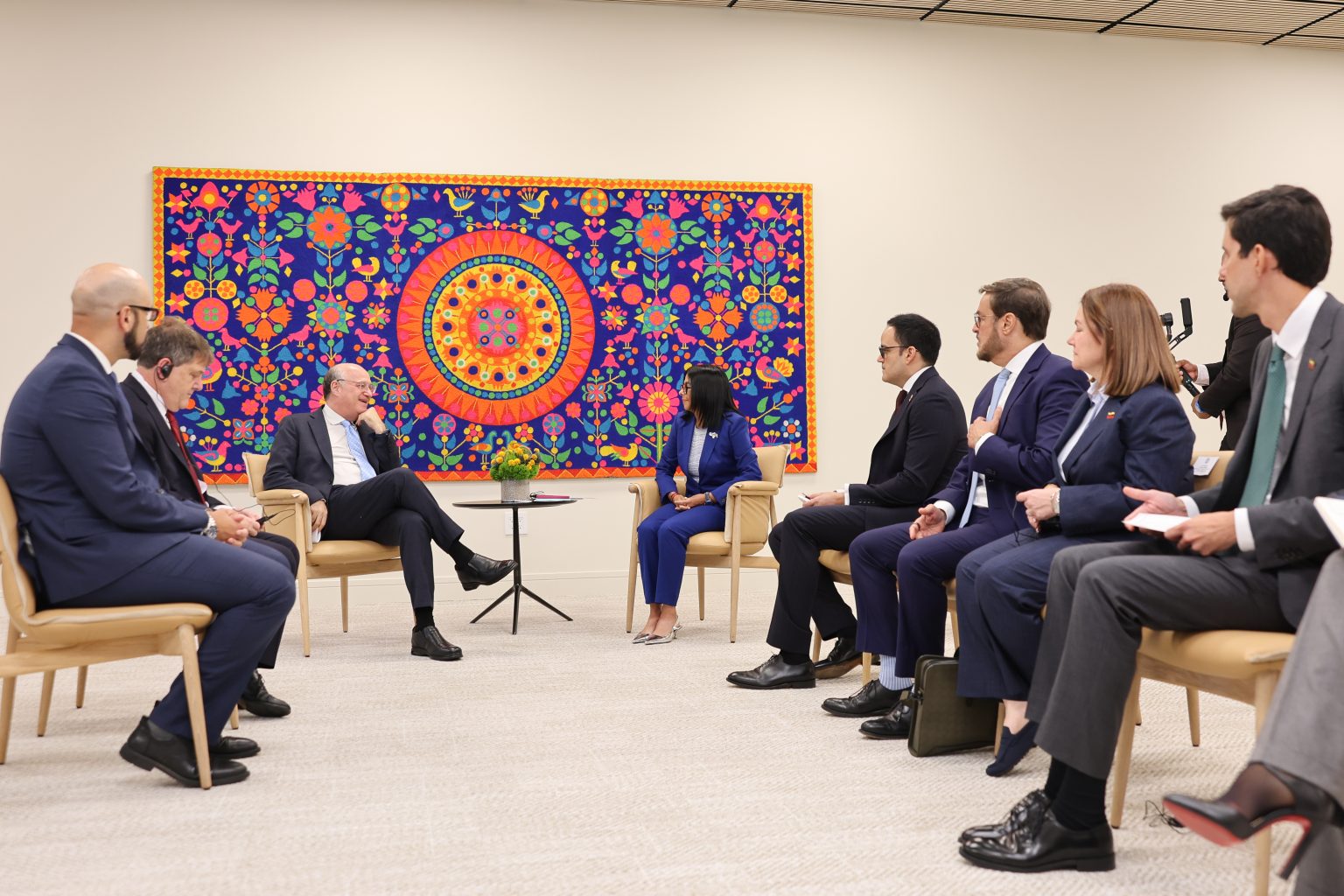 Presidenta Delcy Rodríguez se reúne en New York con representantes del Banco Interamericano de Desarrollo
